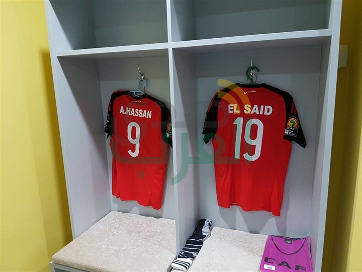 بالصور.. غرف تبديل ملابس الفراعنة قبل مباراة مالي