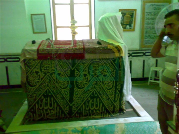مرقد السيد عبد الله المحض " الكامل " بن الحسن المثنى بن الحسن السبط بن سيدنا علي بن أبي طالب وأولاده " إبراهيم الجواد " رأسه " - سعد الله الكامل - زينب المشهورة بفاطمة النبوية أو المحضية " مرقد السيد عبد الله المحض " الكامل " بن الحسن المثنى بن الحسن السبط بن سيدنا علي بن أبي طالب وأولاده " إبراهيم الجواد " رأسه " - سعد الله الكامل - زينب المشهورة بفاطمة النبوية أو المحضية "