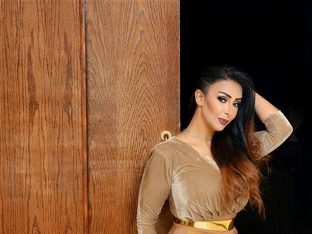 بالصور .. شهيناز في "لوك جديد" بعد خلع الحجاب بالصور .. شهيناز في "لوك جديد" بعد خلع الحجاب