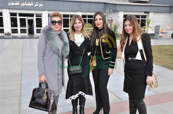 بالصور.. جيهان السادات تفتتح معرض "مجموعة الفن" بالصور.. جيهان السادات تفتتح معرض "مجموعة الفن"