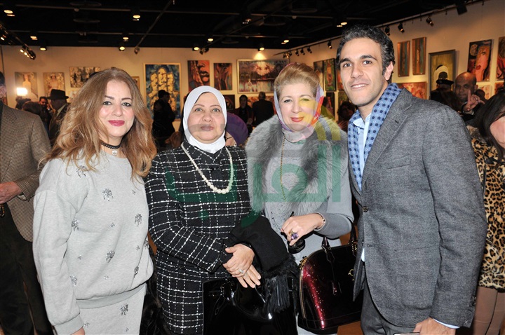 بالصور.. جيهان السادات تفتتح معرض "مجموعة الفن" بالصور.. جيهان السادات تفتتح معرض "مجموعة الفن"