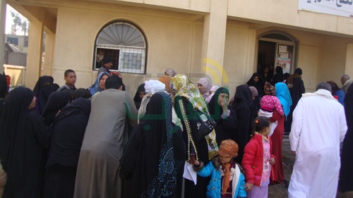 بالصور.. علاج 1862 حالة مرضية بقرى نجع حمادي وأبو تشت بقنا