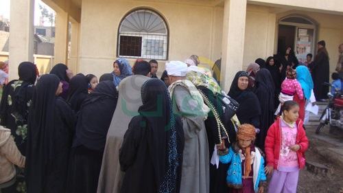 بالصور.. علاج 1862 حالة مرضية بقرى نجع حمادي وأبو تشت بقنا