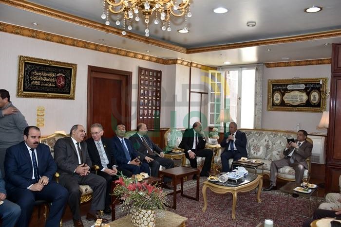 محافظ الشرقية يهنئ مدير الأمن والقيادات الأمنية بعيد الشرطة