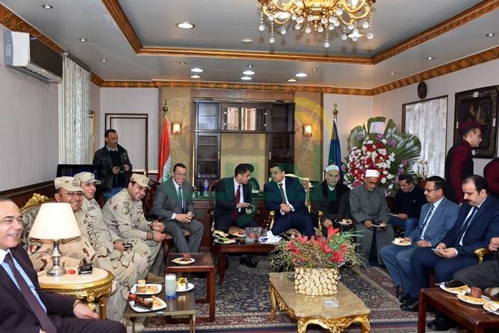 محافظ الشرقية يهنئ مدير الأمن والقيادات الأمنية بعيد الشرطة