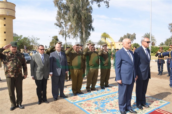 بالصور..محافظ قنا ومدير الأمن يضعان إكليلا من الزهور علي النُصب التذكاري لشهداء الشرطة