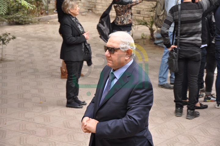 بالصور.. وصول جثمان الشاعر سيد حجاب إلى مسجد الفاروق بالمعادى بالصور.. وصول جثمان الشاعر سيد حجاب إلى مسجد الفاروق بالمعادى