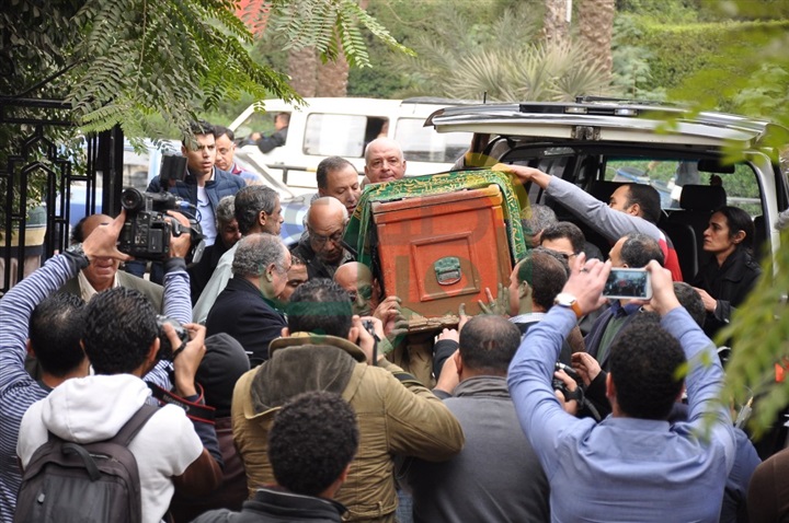بالصور.. وصول جثمان الشاعر سيد حجاب إلى مسجد الفاروق بالمعادى بالصور.. وصول جثمان الشاعر سيد حجاب إلى مسجد الفاروق بالمعادى