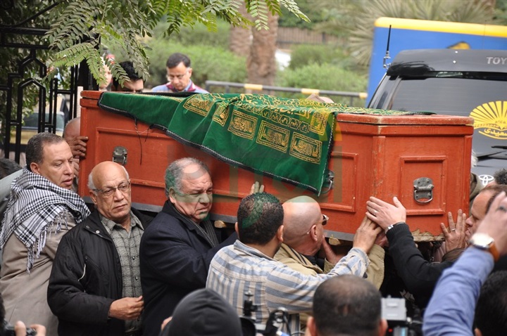 بالصور.. وصول جثمان الشاعر سيد حجاب إلى مسجد الفاروق بالمعادى بالصور.. وصول جثمان الشاعر سيد حجاب إلى مسجد الفاروق بالمعادى