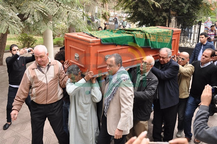بالصور.. وصول جثمان الشاعر سيد حجاب إلى مسجد الفاروق بالمعادى بالصور.. وصول جثمان الشاعر سيد حجاب إلى مسجد الفاروق بالمعادى