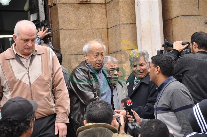 بالصور.. وصول جثمان الشاعر سيد حجاب إلى مسجد الفاروق بالمعادى بالصور.. وصول جثمان الشاعر سيد حجاب إلى مسجد الفاروق بالمعادى