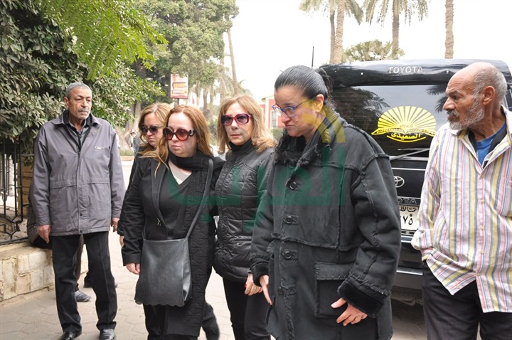بالصور.. وصول جثمان الشاعر سيد حجاب إلى مسجد الفاروق بالمعادى بالصور.. وصول جثمان الشاعر سيد حجاب إلى مسجد الفاروق بالمعادى