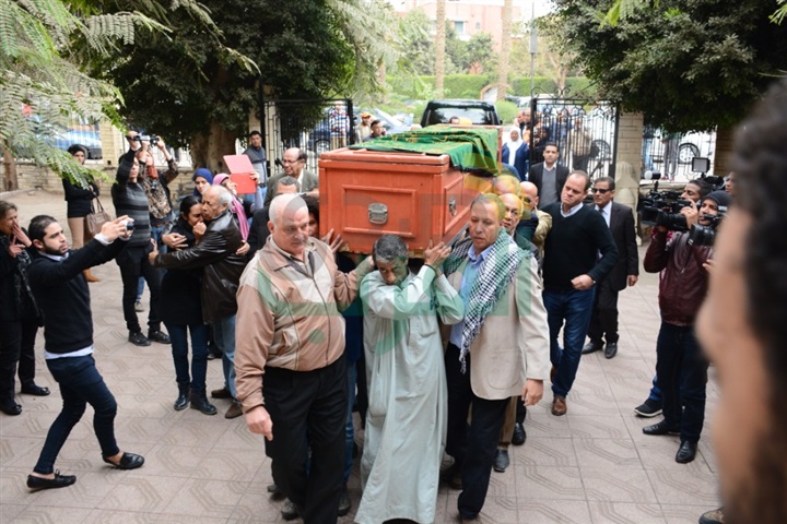 بالصور.. وصول جثمان الشاعر سيد حجاب إلى مسجد الفاروق بالمعادى بالصور.. وصول جثمان الشاعر سيد حجاب إلى مسجد الفاروق بالمعادى