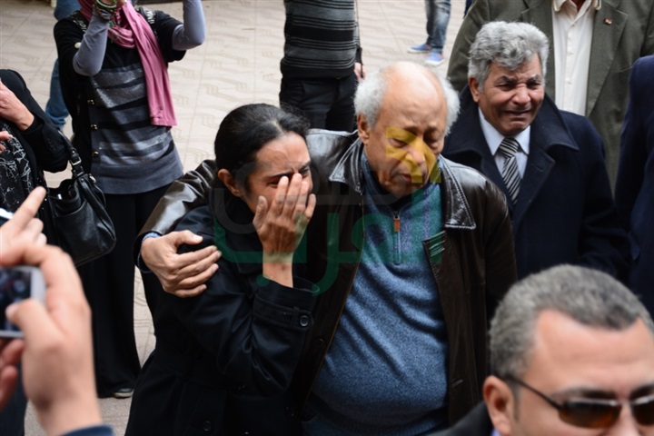 بالصور.. وصول جثمان الشاعر سيد حجاب إلى مسجد الفاروق بالمعادى بالصور.. وصول جثمان الشاعر سيد حجاب إلى مسجد الفاروق بالمعادى