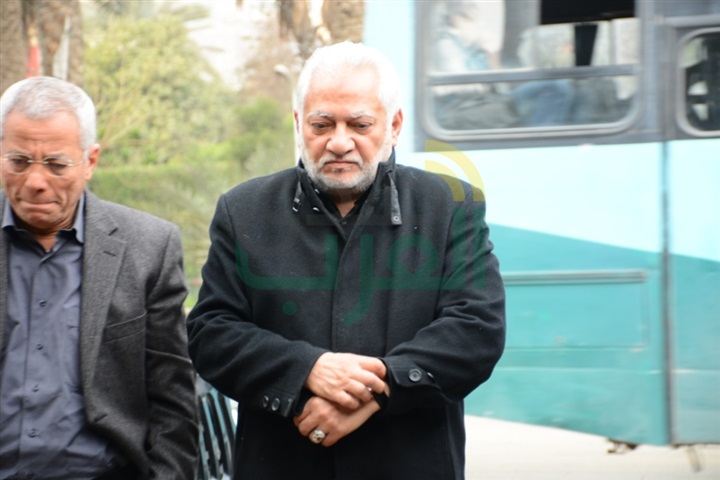 بالصور.. وصول جثمان الشاعر سيد حجاب إلى مسجد الفاروق بالمعادى بالصور.. وصول جثمان الشاعر سيد حجاب إلى مسجد الفاروق بالمعادى