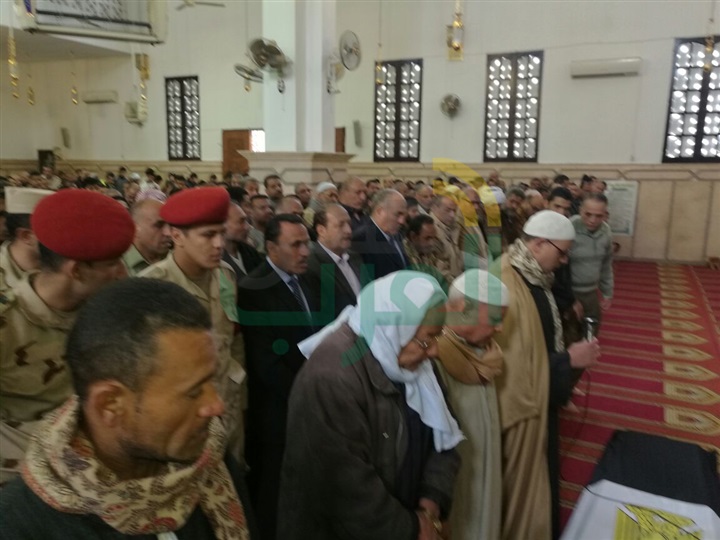 قيادات القليوبية يشاركوا جنازة شهيد الواجب بسيناء