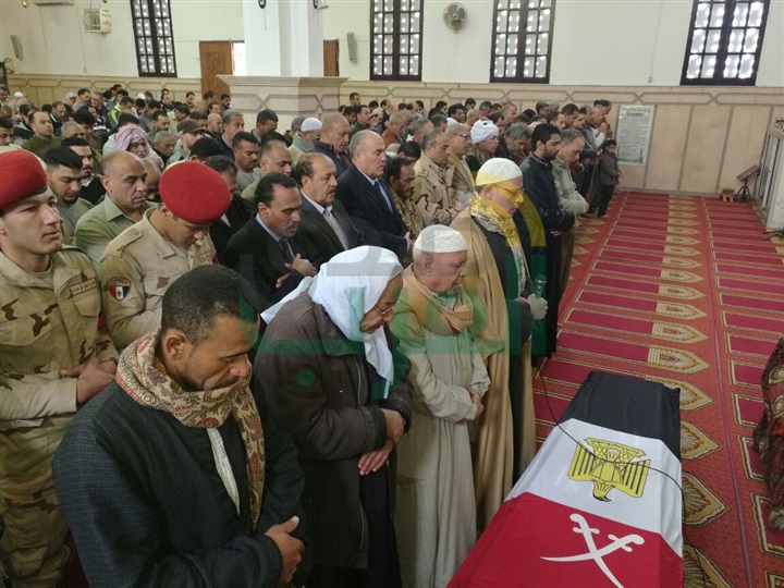 قيادات القليوبية يشاركوا جنازة شهيد الواجب بسيناء