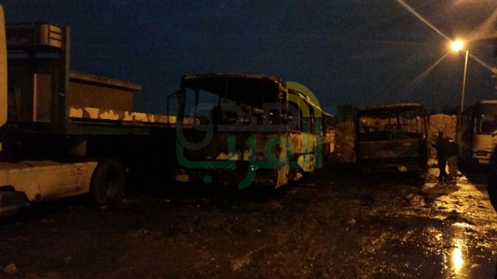 بالصور.. إخماد حريق نشب بجراج سيارات بشبرا الخيمة