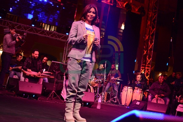 بالصور.. شيرين تشعل مهرجان طابا هايتس للموسيقى.. وتطلب الزواج من شاب بالصور.. شيرين تشعل مهرجان طابا هايتس للموسيقى.. وتطلب الزواج من شاب