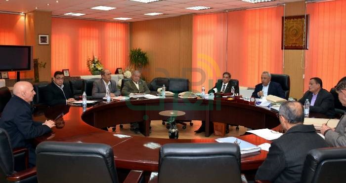 محافظ الشرقية يترأس لجنة اختبارات لاختيار الوظائف القيادية للإدارات العامة بالديوان العام