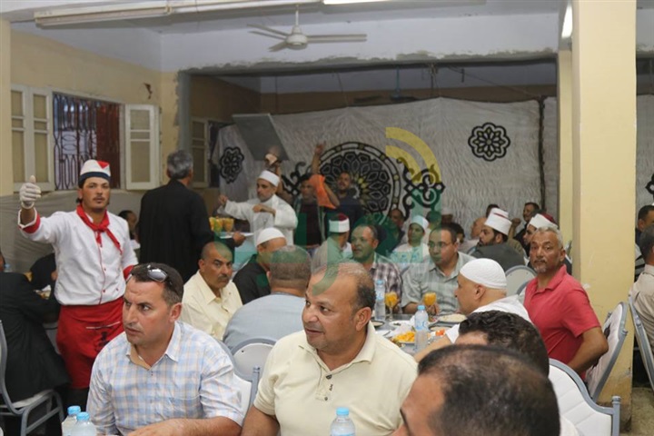 بالفيديو والصور.. محافظ كفر الشيخ يشارك في الإفطار الجماعي بقرية "شباس الملح" بدسوق