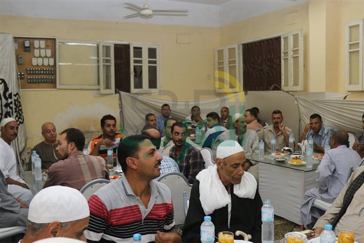 بالفيديو والصور.. محافظ كفر الشيخ يشارك في الإفطار الجماعي بقرية "شباس الملح" بدسوق