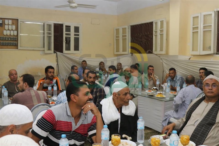 بالفيديو والصور.. محافظ كفر الشيخ يشارك في الإفطار الجماعي بقرية "شباس الملح" بدسوق