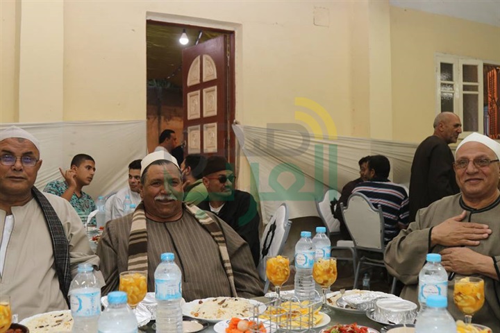 بالفيديو والصور.. محافظ كفر الشيخ يشارك في الإفطار الجماعي بقرية "شباس الملح" بدسوق
