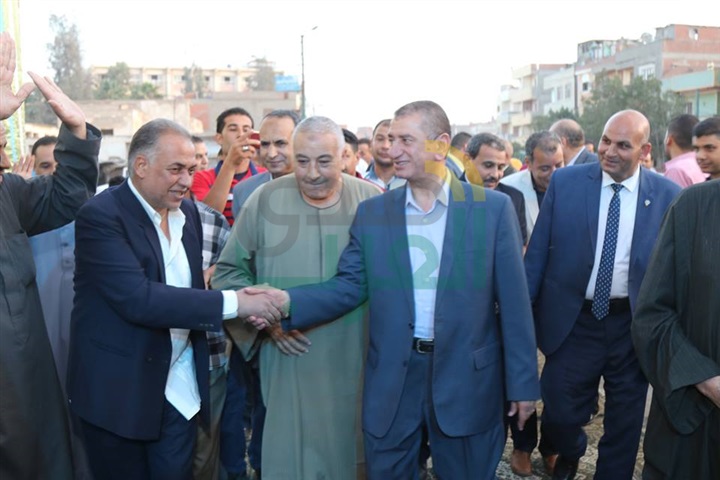 بالفيديو والصور.. محافظ كفر الشيخ يشارك في الإفطار الجماعي بقرية "شباس الملح" بدسوق