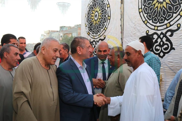 بالفيديو والصور.. محافظ كفر الشيخ يشارك في الإفطار الجماعي بقرية "شباس الملح" بدسوق