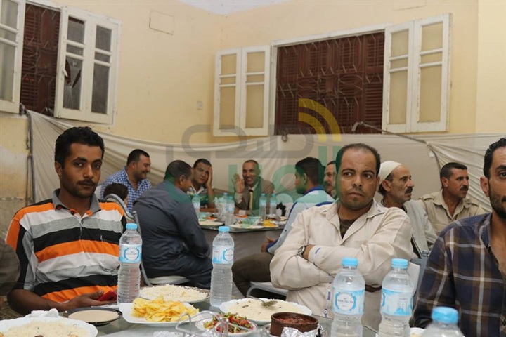 بالفيديو والصور.. محافظ كفر الشيخ يشارك في الإفطار الجماعي بقرية "شباس الملح" بدسوق
