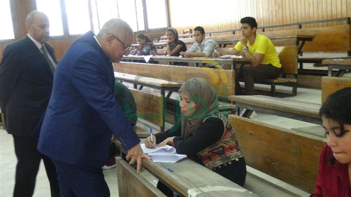 "الألسن" و"السياحة" ضمن جولات رئيس جامعة المنيا التفقدية فى ثالث أيام الامتحانات