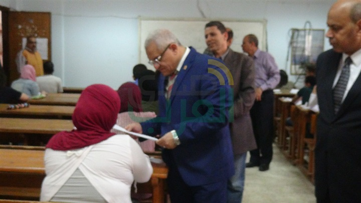 "الألسن" و"السياحة" ضمن جولات رئيس جامعة المنيا التفقدية فى ثالث أيام الامتحانات
