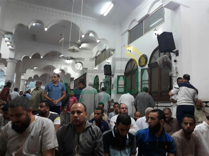 مساجد الإسكندرية تستقبل المصلين بروحانيات ربانية وأمنيات بإجابة الدعاء وسلامة البلاد