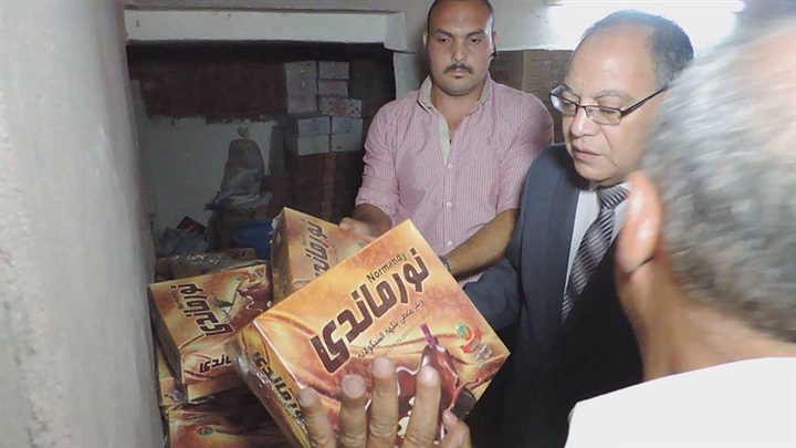 بالصور..أمن كفر الشيح يداهم مصانع الموت الغير مرخصة 