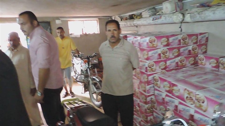 بالصور..أمن كفر الشيح يداهم مصانع الموت الغير مرخصة 