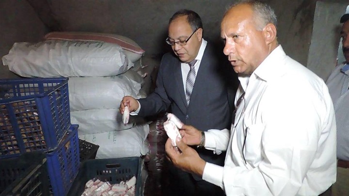 بالصور..أمن كفر الشيح يداهم مصانع الموت الغير مرخصة 