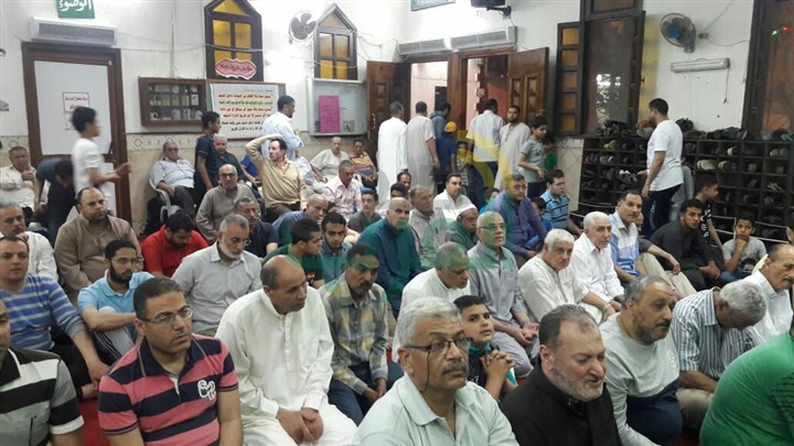 مساجد الإسكندرية تستقبل المصلين بروحانيات ربانية وأمنيات بإجابة الدعاء وسلامة البلاد