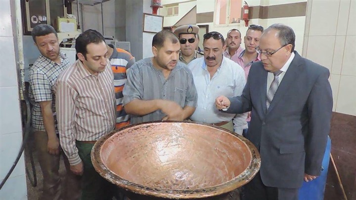 بالصور..أمن كفر الشيح يداهم مصانع الموت الغير مرخصة 