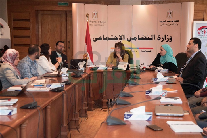 "والى" : بعثة البنك الدولى اشادت بما تحقق فى تكافل وكرامة خلال السنوات الثلاث الماضية . "والى" : بعثة البنك الدولى اشادت بما تحقق فى تكافل وكرامة خلال السنوات الثلاث الماضية .
