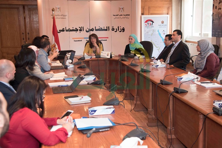 "والى" : بعثة البنك الدولى اشادت بما تحقق فى تكافل وكرامة خلال السنوات الثلاث الماضية . "والى" : بعثة البنك الدولى اشادت بما تحقق فى تكافل وكرامة خلال السنوات الثلاث الماضية .