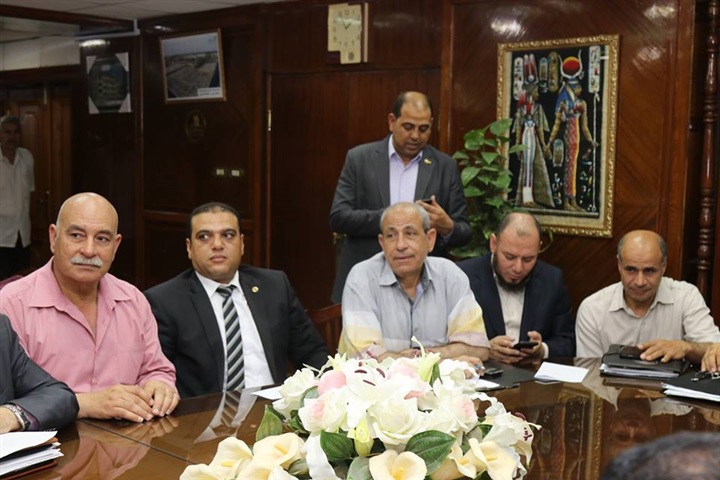 بالصور.. محافظ كفر الشيخ يناقش توصيات بيت العائلة