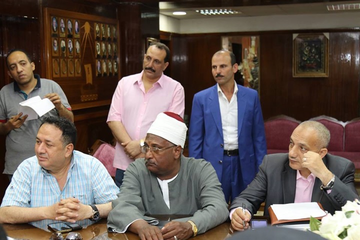 بالصور.. محافظ كفر الشيخ يناقش توصيات بيت العائلة