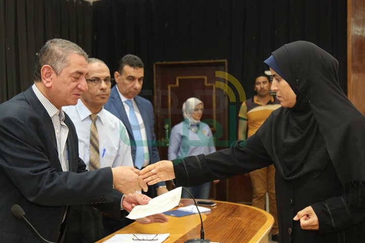 بالفيديو والصور.. محافظ كفر الشيخ يمنح 996 رائدة ريفية وثيقة "أمان" 