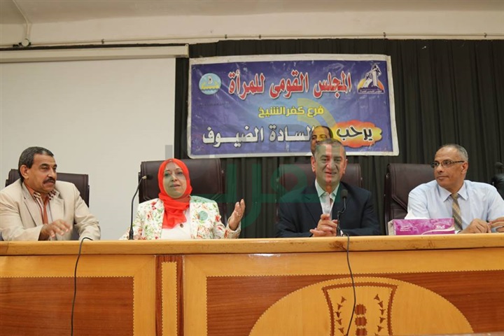 بالفيديو والصور.. محافظ كفر الشيخ يمنح 996 رائدة ريفية وثيقة "أمان" 