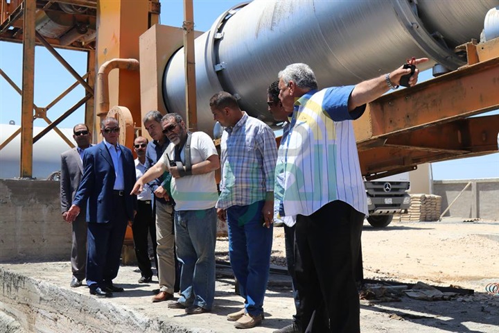 بالصور.. محافظ كفر الشيخ يتابع موقع إنشاء محطة الخلط الإسفلتية الجديدة