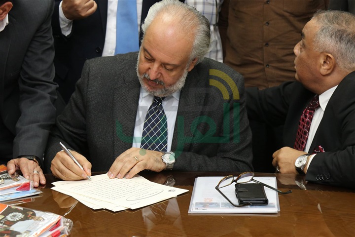 بالصور.. محافظ كفر الشيخ يوقع بروتوكول تعاون مشترك مع وزارة التموين وهيئة "كير" العالمية لتمويل المشروعات
