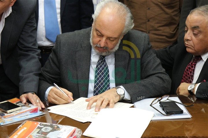 بالصور.. محافظ كفر الشيخ يوقع بروتوكول تعاون مشترك مع وزارة التموين وهيئة "كير" العالمية لتمويل المشروعات