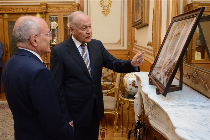 "العصار" و"أبو الغيط" يبحثان سبل تعزيز التعاون الصناعي مع الدول العربية "العصار" و"أبو الغيط" يبحثان سبل تعزيز التعاون الصناعي مع الدول العربية