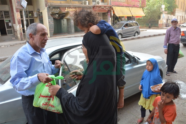 إنقاذ مرضى صعيد مصر تخصص "يوم للخير" داخل شوارع وميادين أسيوط